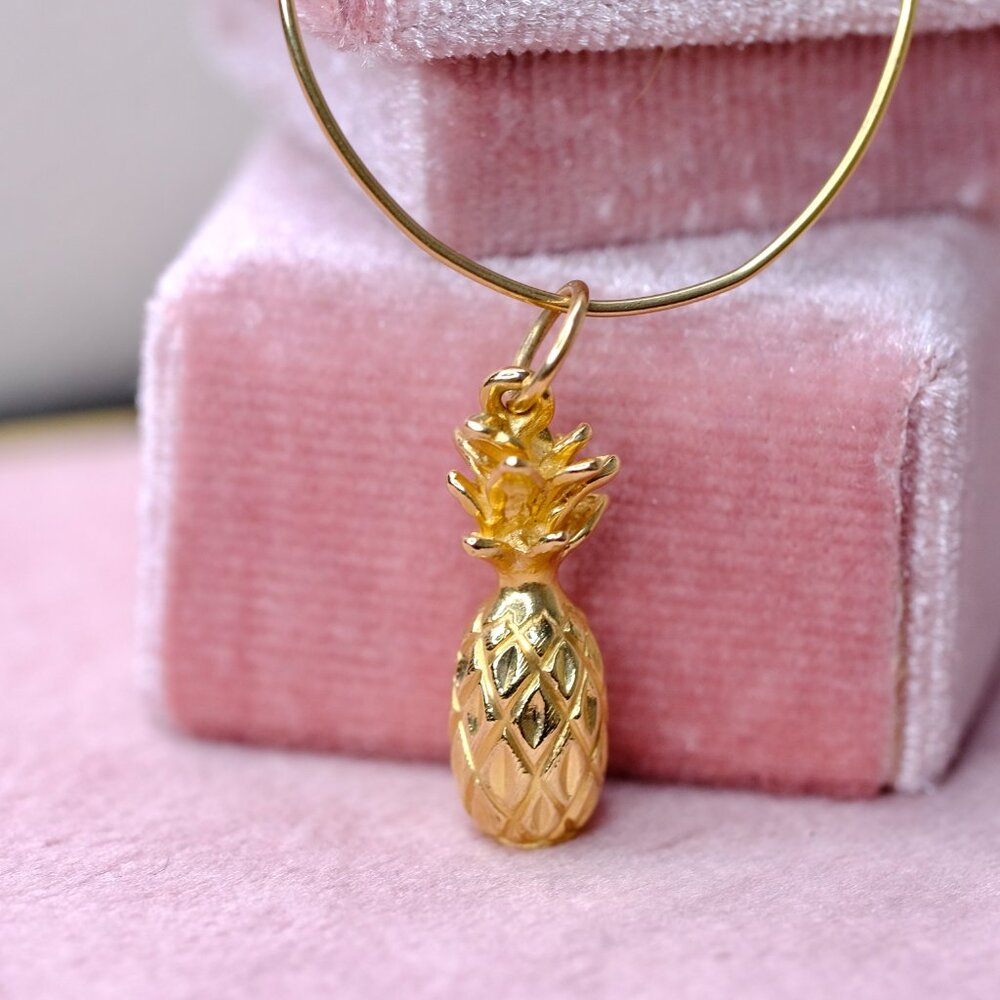 14K Yellow Gold Pineapple Detailed Pendant / Charm